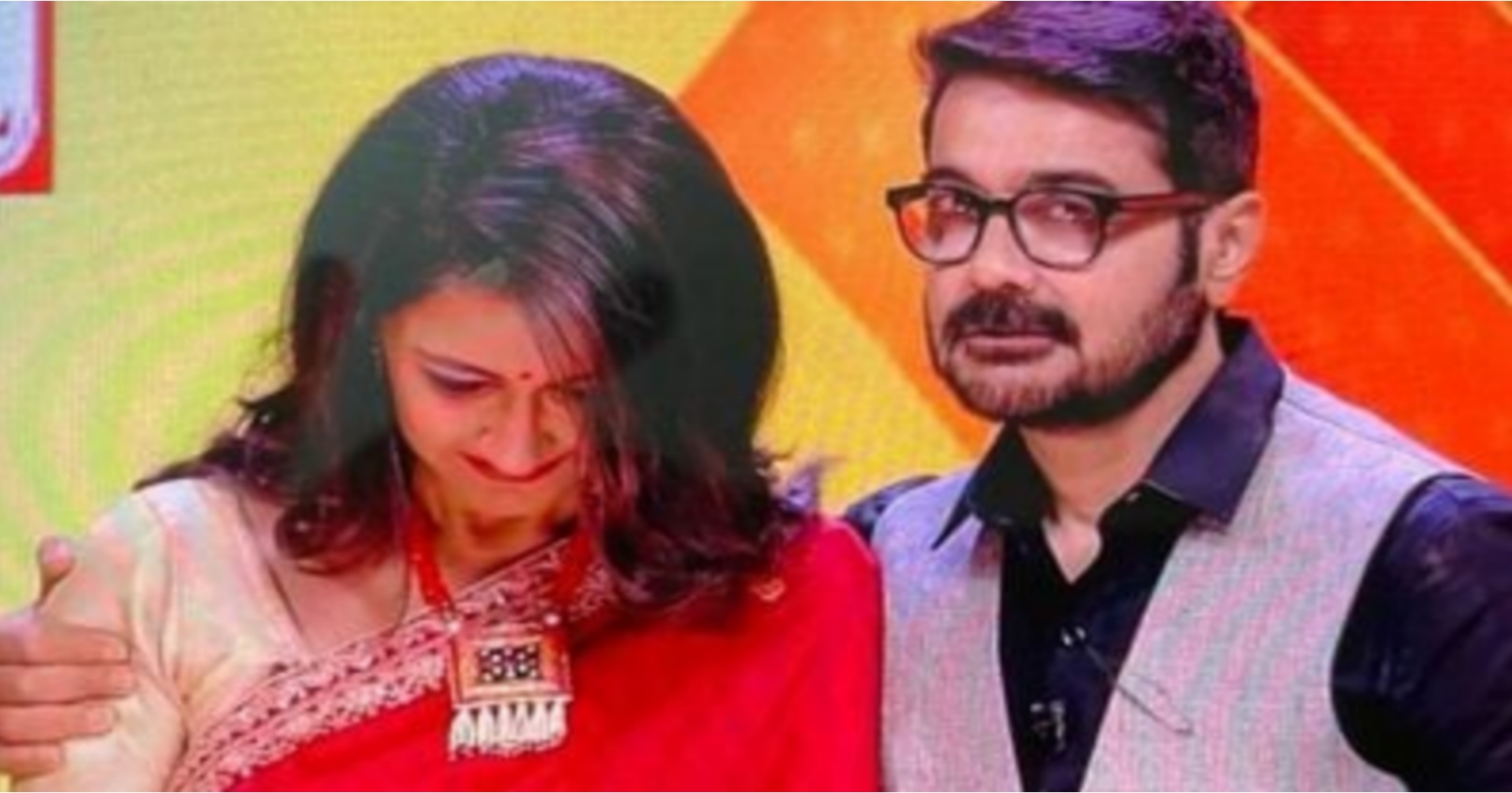 দিদি নং ওয়ানের মঞ্চে ঝরঝর করে 'প্রিয় বন্ধুর' জন্য কেঁদে ফেললেন রচনা ব্যানার্জি! কাঁধে হাত রাখলেন প্রসেনজিৎ, দিলেন সহানুভূতি 1 ay khuku ay
