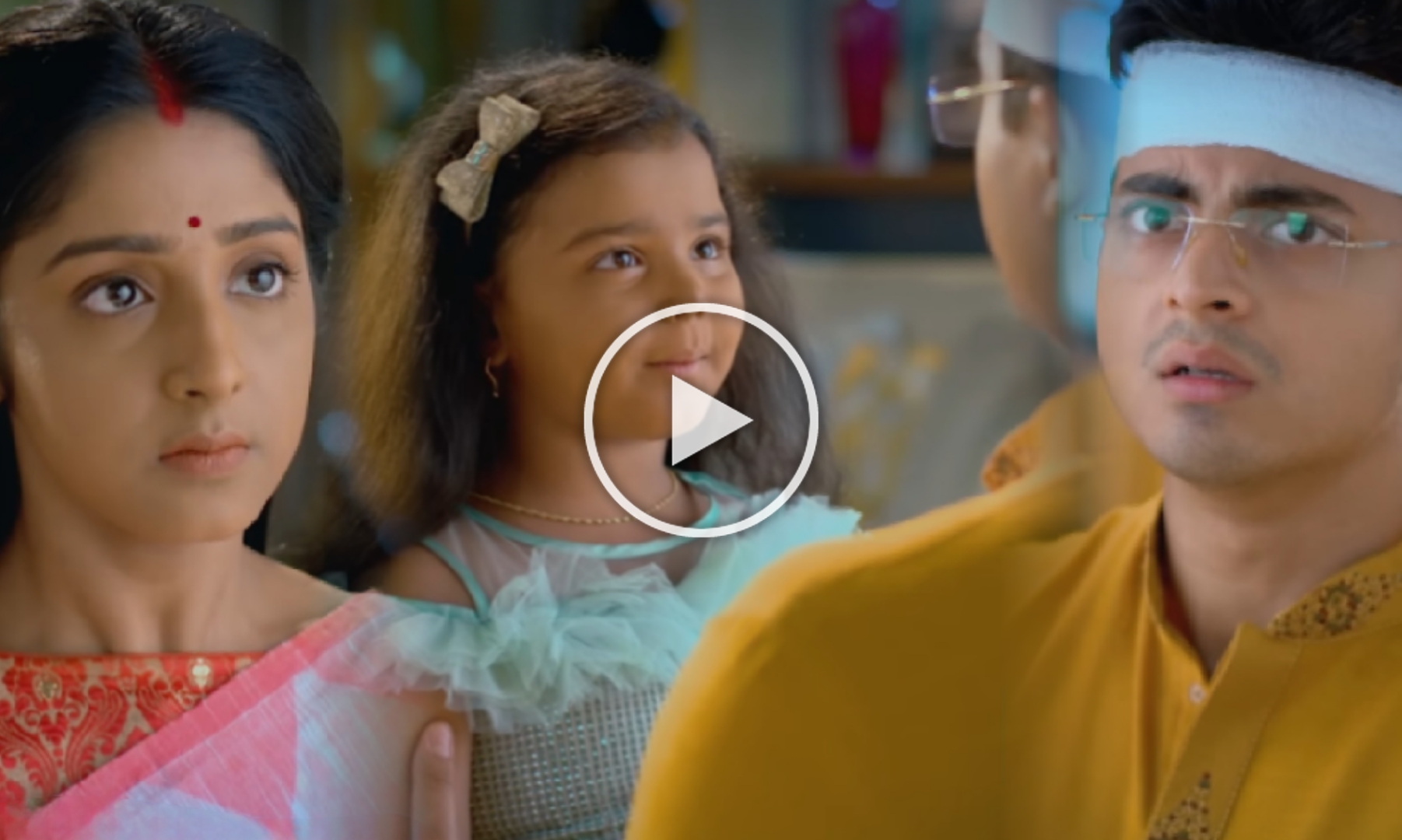 'তুমি আমার আসল বাবা, তুমি আমাকে ছেড়ে কোথাও যাবে না'! সোনা সূর্যকে এই দাবি করতেই সত্যি জানাতে এগোলো দীপা! আসছে মহা চমক  1 Anurager Chhowa