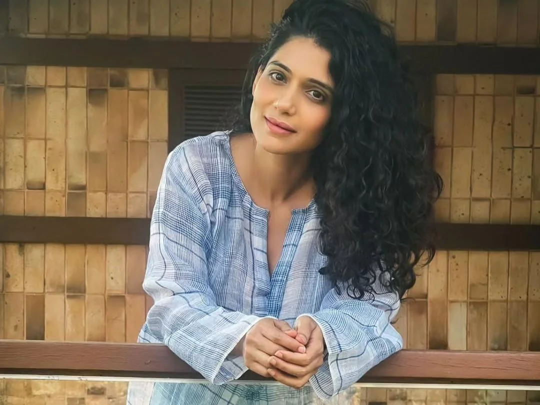 দ্রুত গতিতে এসে অভিনেত্রীর গাড়ি পি'ষে দিল শ্রমিকদের, প্রা'ণ গেল শ্রমিকের ! আশঙ্কাজনক অবস্থায় হাসপাতালে আরও এক 2 Construction Site
