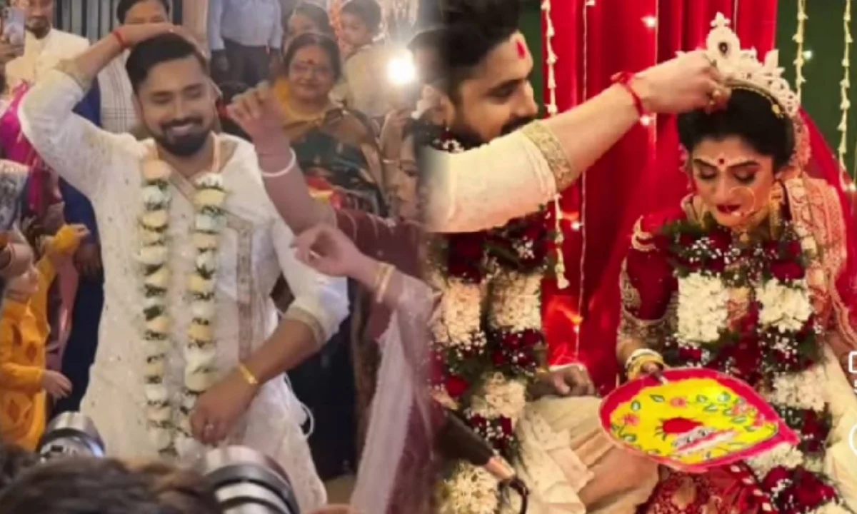 বহু বছরের অপেক্ষা পেল পূর্ণতা! বৈদিক মতে চার হাত এক হলো রুবেল-শ্বেতার! জমাটি নাচে এন্ট্রি বরের 1 Rubel Das, Sweta Bhattacharya, Wedding ceremony, tollywood, রুবেল দাস, শ্বেতা ভট্টাচার্য, বিয়ের অনুষ্ঠান, টলিউড