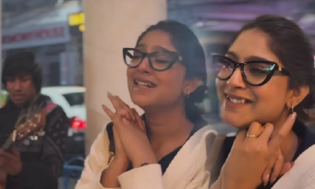 শেষ হরগৌরী, বিষন্নতা কাটাতে রাস্তায় গান ধরলেন শুভস্মিতা ওরফে 'ঐশানী!' 1 Tollywood, Horagouri Pice Hotel, Subhosmita Mukherjee, entertainment, actress, টলিউড, হরগৌরী পাইস হোটেল, শুভস্মিতা মুখার্জি, অভিনেত্রী, বিনোদন বাংলা ধারাবাহিক, actress Bengali serial