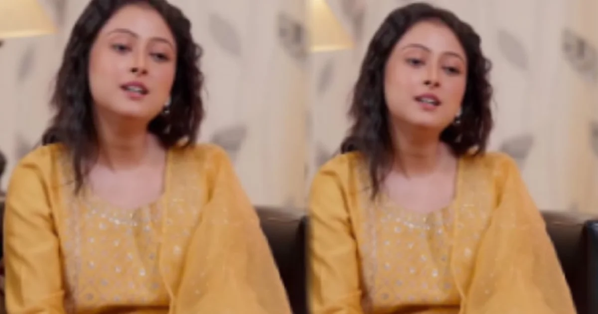 Rabindra Sangeet, Actress Pallavi Sharma, Parna from Duttabari, Neem Phooler Madhu, Television actress, Raw Singing, Sokhi Bhavna Kahare Bole, viral on social media, praised by audience, sweet voice, actress and singer, রবীন্দ্রসঙ্গীত, পল্লবী শর্মা, দত্তবাড়ির পর্ণা, ছোটপর্দার অভিনেত্রী, নিম ফুলের মধু, খালি গলায় গান, সখী ভাবনা কাহারে বলে, সমাজ মাধ্যমে ভাইরাল, দর্শকের প্রশংসা, মিষ্টি গলার সুর, অভিনেত্রী এবং গায়িকা