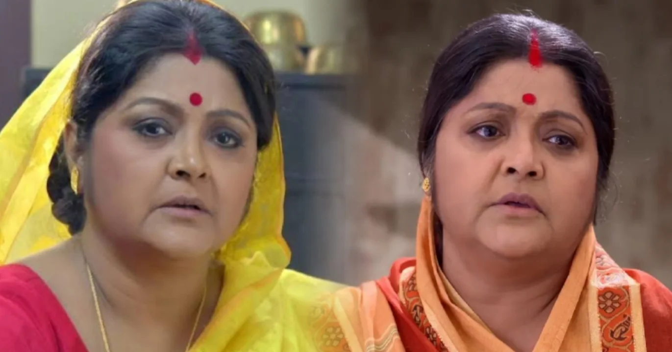 "জীবন থেকেই তো সিনেমা, আর আমার জীবনটাও একেবারে সিনেমার মতো।"— শাশুড়ির চোখে ছিলেন ‘খারাপ লাইনের মেয়ে’! সন্তান জন্ম দিলে হয়তো মা বাঁচতেন না! মৌসুমী সাহার নীরব লড়াইয়ের গল্প চোখে জল আনবে আপনার! 1 Moushumi Saha, Veteran Actress, Moushumi Saha Life story, childlessness, mother-in-law conflict, acting career, life struggles, personal choice, Tollywood, মৌসুমী সাহা, সন্তানহীনতা, মৌসুমী সাহার জীবনী, শাশুড়ির বিরোধিতা, অভিনয় জীবন, বাঙালি অভিনেত্রী, জীবনের লড়াই, ব্যক্তিগত সিদ্ধান্ত, টলিউড