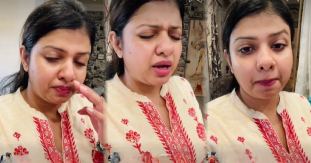 Susmita Roy, Sabyasachi Chakraborty, divorce, Health Issue, Knee Pain, Vomiting, Stomach Pain, Medical Help, Physical Condition, Social Media Vlog, Bengali Tv, Actress, Struggle, Susmita-Sabyasachi Divorce, Tollywood, সুস্মিতা রায়, সব্যসাচী চক্রবর্তী, বিচ্ছেদ, শরীর খারাপ, হাঁটুর ব্যথা, যন্ত্রণা, স্বাস্থ্য সমস্যা, চিকিৎসা, সমাজ মাধ্যম, ভিডিও বার্তা, ছোটপর্দার অভিনেত্রী, সুস্মিতা-সব্যসাচী বিচ্ছেদ, টলিউড