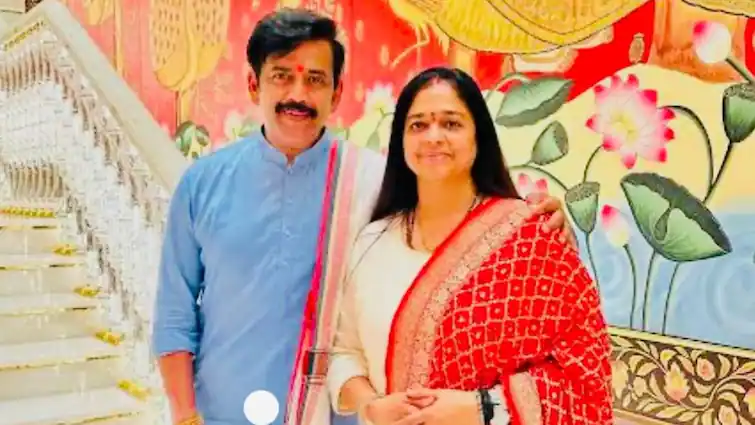 স্ত্রীকে প্রণাম না করে রাতে ঘুম আসেনা এই জনপ্রিয় অভিনেতার! ঘুমোতে যাওয়ার আগে স্ত্রীর পায়ে মাথা রাখেন রোজ! জানেন, কেন করেন এমন অভিনেতা? 2 actor’s confession