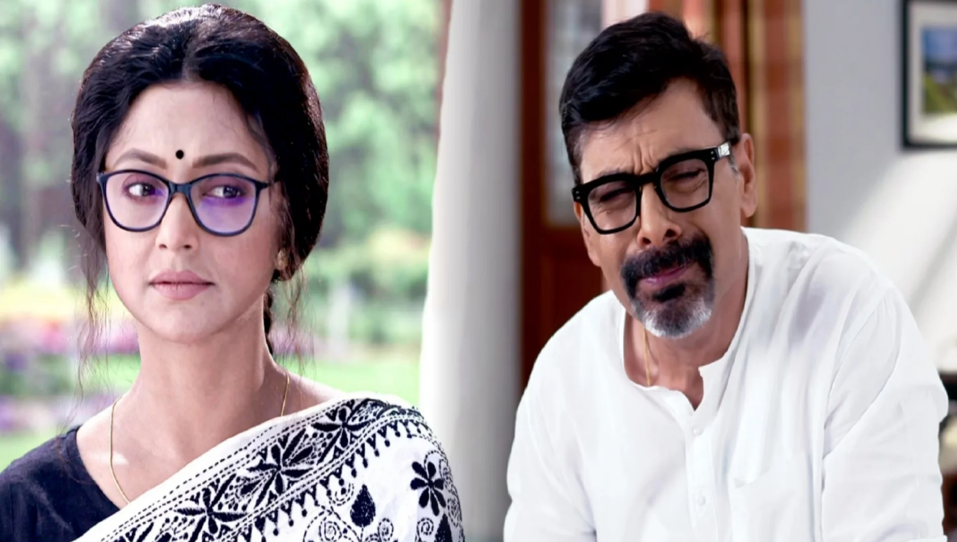 "বন্ধুত্ব না ওটা সুবিধাবাদ, কমলিনী একবার পাশেও দাঁড়ালো না স্বতন্ত্রর!" "তাঁর টাকায় জীবন কাটিয়ে, ফ'ষ্টিন'ষ্টি করে এখন পার্বতীর গলায় ঝুলিয়ে দিল!"— কমলিনীর দ্বিচারিতা নিয়ে তীব্র প্রতিক্রিয়া! উদারতার নামে নিঃস্বার্থ ভালোবাসার ‘অপব্যবহার’? কমলিনীর চরিত্র নিয়ে উঠছে প্রশ্ন! 1 Chiroshokha, Star Jalsha, Aparajita Ghosh Das, Komolini, Swatantra, Sudip Mukherjee, Leena Ganguly, Shinjinee Chakraborty, Rajannya Mitra, Raja Goswami, Vivaan Ghosh, Anashua Majumdar, Serial Update, Chiroshokha today episode, চিরসখা, স্টার জলসা, রঞ্জনা মিত্র, সুদীপ মুখার্জী, অপরাজিতা ঘোষ দাস, কমলিনী-স্বতন্ত্র, লীনা গাঙ্গুলি, অনুসূয়া মজুমদার, রাজা গোস্বামী, সিরিয়াল আপডেট, চিরসখা আজকের পর্ব