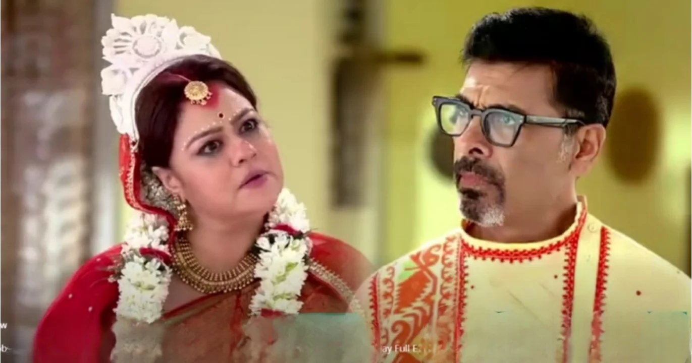 "নিজেই সিঁদুর পরে স্ত্রী হয়ে গেল পার্বতী, এখন নাকি স্বতন্ত্র আর কাউকে বিয়ে করতে পারবে না!" "কাল কাঁদছিলো অধিকার চাইবে না বলে, আজ দাবি করছে স্বতন্ত্রই তাঁর স্বামী!" "স্বতন্ত্রের এটা জীবন না নাটকের মঞ্চ?"— পার্বতীর চরিত্র নিয়ে ক্ষুব্ধ 'চিরসখা'র দর্শকরা! 1 Chiroshokha Serial Sparks Criticism As Viewers Slam Parvati's greediness towards Swatantra