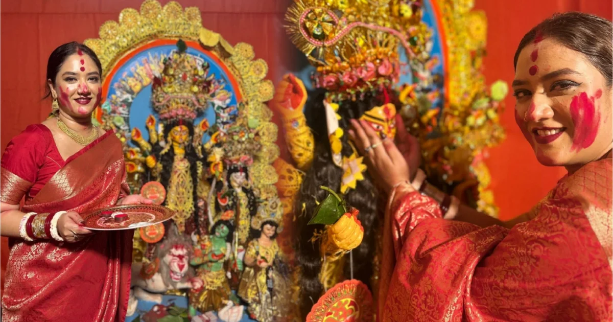 'স্টাইলের কারণে লোকে আজকাল সিঁদুর পরছে, এই কারণেই সিঁদুরের গুরুত্ব দিনে দিনে কমে যাচ্ছে', ‘বিয়ে না করে সিঁথিতে সিঁদুর কেন?’ অভিনেত্রী চাঁদনির সাহার ছবি দেখে কটাক্ষের ঝড়! নেটিজেনদের প্রশ্নে মুখ বন্ধ অভিনেত্রীর 1 chandni-sindoor-controversy-unmarried-2025