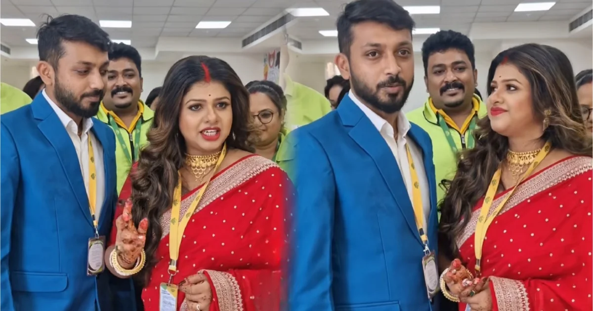 "ওলটপালট করতে চেয়েও পারছে না, তাই বাইরে থেকে খাম'চানোর চেষ্টা...আমার কোম্পানির ক্ষতি করতে পারে!" 'নর্মাল বর চেয়েছিলাম' প্রথমবার নতুন স্বামীর সঙ্গে অফিসে গিয়ে মুখ খুললেন সুস্মিতা! কোন গুণ দেখে শুভাশিসকে পছন্দ হয়, কী জানালেন তিনি? 1 Susmita Roy, Susmita Roy remarriage, Susmita Sayak Controversy, Office Joining, Susmita Sabyasachi Divorce, Shubhasis Dey, marriage, Tollywood News, Celebrity News, Social Media, Viral Video, সুস্মিতা রায়, সুস্মিতা রায় বিয়ে, সুস্মিতা সায়ক বিতর্ক, সুস্মিতা রায় ডিভোর্স, শুভাশিস দে, সুস্মিতা সব্যসাচী বিচ্ছেদ, টলিউড খবর, সেলিব্রিটি খবর, সামাজিক মাধ্যম, ভাইরাল ভিডিও