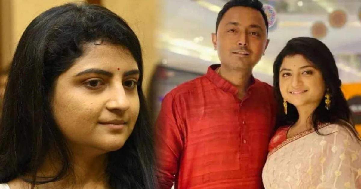 "আমি স্ত্রী হিসেবে স্বামীর সঙ্গে জেলেও যেতে রাজি" দেবরাজ চক্রবর্তীর গ্রেফতার বিতর্কে অদিতি মুন্সির মন্তব্যে শোরগোল! "মনস্কামনা পূর্ণ হোক, জেলে গিয়ে দু'জনে ভালো করে কীর্তনটা করবেন", "স্বনামধন্য চো'র স্বামীর সঙ্গে এবার জেলেই কুঞ্জো সাজাবেন" নেটপাড়ার তীব্র প্রতিক্রিয়া! 1 Debraj Chakraborty, Aditi Munshi, Bengali Singer, TMC Leader Arrest, Bengal Politics, Corruption Allegation, BJP Bengal, Viral Video, Netizens Slams, Social Media Buzz, Tollywood, Entertainment, দেবরাজ চক্রবর্তী, অদিতি মুন্সি, বাঙালি গায়িকা, তৃণমূল নেতা গ্রেফতার, দুর্নীতি অভিযোগ, বিজেপি, বাংলার রাজনীতি, ভাইরাল ভিডিও, নেটিজেনদের প্রতিক্রিয়া, সামাজিক মাধ্যমে সমালোচনা, টলিউড, বিনোদন সংবাদ