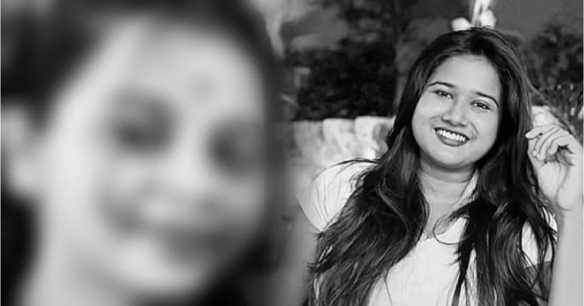 দুঃসংবাদ! সায়নী চক্রবর্তীর মৃ'ত্যুর রেশ কাটতে না কাটতেই ফের এক ইনফ্লুয়েন্সারের রহস্যমৃ'ত্যু! বিয়ের মাত্র ৬ মাসের মাথায় অস্বাভাবিক ভাবে উদ্ধার দে'হ! কী অভিযোগ পরিবারের? 1 Priyanshi Kashyap, Social Media Influencer Death, Harassment Case, Influencer Mystery, Priyanshi Kashyap Death, Social Media, Viral, Sad News, Shocking, Sayoni Chakraborty Death, Entertainment প্রিয়াংশী কাশ্যপ, ইনফ্লুয়েন্সারের মৃত্যু, পণের দাবিতে নির্যাতন, রহস্যমৃত্যু, সোশ্যাল মিডিয়া ইনফ্লুয়েন্সার, সায়নী চক্রবর্তী মৃত্যু, ভাইরাল খবর, দুঃসংবাদ, সামাজিক মাধ্যমে উত্তেজনা, বিনোদন সংবাদ