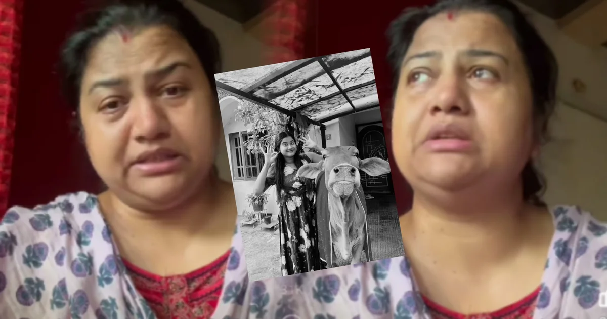 "এত ক'ষ্ট দিচ্ছে...এবার একটু বাঁচতে দিন!" ফের নতুন ধাক্কা! মেয়ের মৃ'ত্যুর ক্ষ'ত শুকোয়নি এখনও, এরই মাঝে হঠাৎ যা ঘটল তাতে আতঙ্কিত সায়নীর পরিবার! চোখে জল নিয়েই হাতজোড় করে আকুতি মলি চক্রবর্তীর! ঠিক কী ঘটেছে? 1 Sayoni Chakraborty, Molee Chakraborty, Fake Social Media Account, Sayoni Chakraborty Death, Bengali Vlogger, Social Media Controversy, Viral Video, সায়নী চক্রবর্তী, মলি চক্রবর্তী, ফেক অ্যাকাউন্ট, সায়নীর মৃত্যু, বাঙালি ভ্লগার, সোশ্যাল মিডিয়া বিতর্ক, ভাইরাল ভিডিও