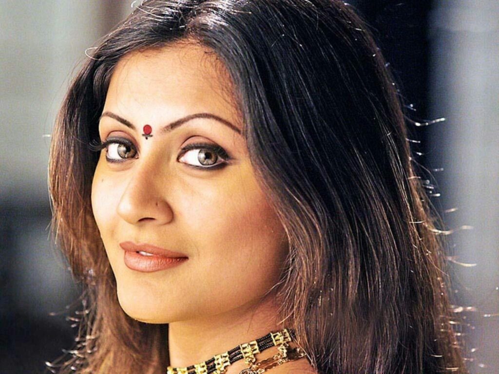 ১৪ বছর বিনোদন জগত থেকে দূরে! একসময় পর্দা কাঁপানো বাঙালি নায়িকা, একের পর এক হিট ছবি, তারপর আচমকাই অভিনয়কে বিদায়! দুবাইয়ে আজ কোটি টাকার ব্যবসার মালকিন এই সুন্দরী, তবু কেন বিয়ে করলেন না এখনও? 2 Actress Life