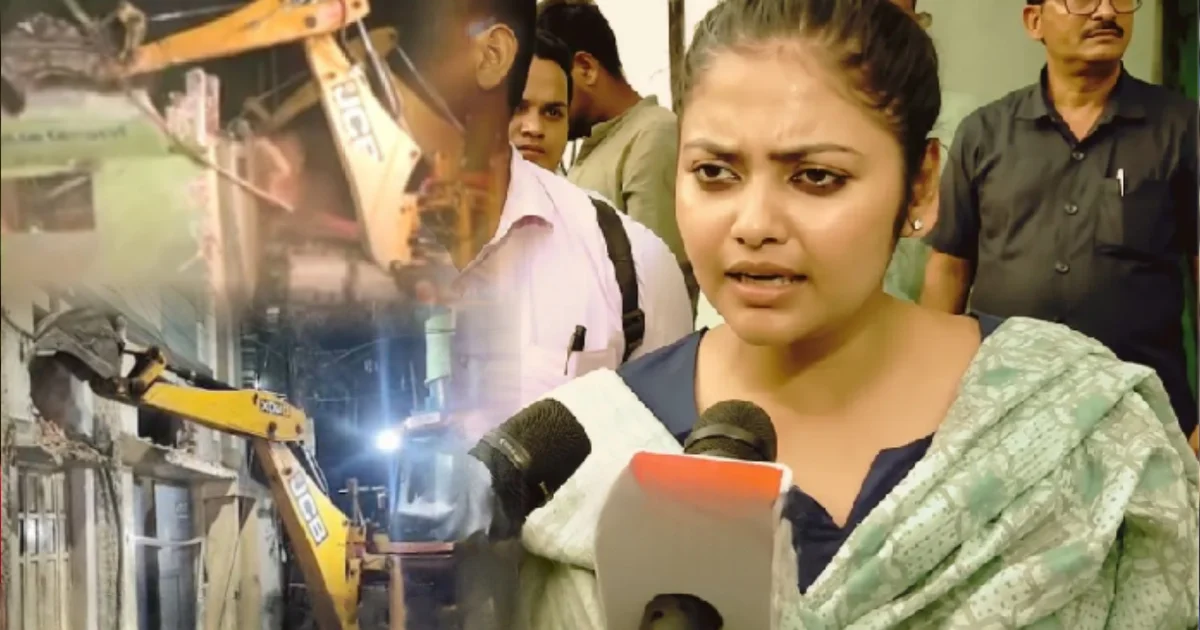 বামপন্থীরা মাঠে নামলেও, টিকি খুঁজে পাওয়া গেল না সায়নী ঘোষের! মধ্যরাতের উচ্ছেদে তছনছ রুটিরুজি, উ'ত্তপ্ত যাদবপুরে কোথায় ছিলেন ঘরের সাংসদ? প্রশ্নের মুখে দায় সারলেন কীভাবে? 1 Saayoni Ghosh, Jadavpur Hawker Eviction, CPIM Protest, Bengal Politics, Eviction Drive, TMC MP, Tollywood Actress, Controversy, Social Media Buzz, Entertainment, সায়নী ঘোষ, যাদবপুর হকার উচ্ছেদ, হকার আন্দোলন, বাংলার রাজনীতি, উচ্ছেদ অভিযান, তৃণমূল সাংসদ, টলিউড অভিনেত্রী, সামাজিক মাধ্যমে উত্তেজনা, বিনোদন সংবাদ