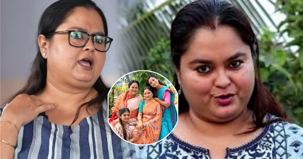 "হঠাৎ পাশে দাঁড়িয়ে ছবি তুলে নেয়, ভিডিও করে!" ভালোবাসা থাকুক, কিন্তু ভদ্রতাও থাকুক! তারকা মানেই কি ব্যক্তিগত পরিসর নেই? সোশ্যাল মিডিয়ার যুগের এই অভ্যাস নিয়ে বি'স্ফোরক সোহিনী সেনগুপ্ত! সংস্কৃতির পক্ষেই সওয়াল, কী স্পষ্ট বার্তা অভিনেত্রীর? 1 Sohini Sengupta, Bengali Actress, Celebrity Privacy, Social Media, Tollywood, Bengali Television, Celebrity Life, Viral Statement, Entertainment, সোহিনী সেনগুপ্ত, টলিউড, বাঙালি অভিনেত্রী, ব্যক্তিগত পরিসর, সোশ্যাল মিডিয়া, বাংলা ধারাবাহিক, তারকা জীবন, ভাইরাল মন্তব্য, বিনোদন