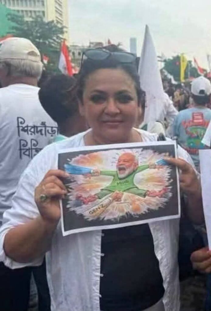 "ছিঃ! দেশের প্রধানের এমন অবমাননা অত্যন্ত কুরুচিকর ও নিন্দনীয়... এদের শাস্তি পাওয়াই দরকার!" প্রধানমন্ত্রী নরেন্দ্র মোদির বিকৃত ছবি প্রদর্শনের অভিযোগে শ্রীলেখার বিরুদ্ধে থানায় বিজেপি নেত্রী কেয়া ঘোষ! ছাত্র আন্দোলন ঘিরে নতুন বিতর্ক, গ্রেফতার হবেন অভিনেত্রী? 2 Sreelekha Mitra Over PM Image Controversy