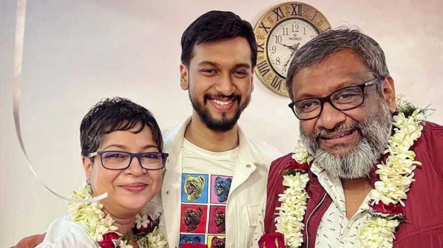 "আমার সৌভাগ্য কৌশিক গঙ্গোপাধ্যায় বাবা আর চূর্ণী গঙ্গোপাধ্যায় মা, কিন্তু পেশাজীবনে কোনও সম্পর্ক নেই!" "বিদেশে চলে গিয়েছিলাম পড়াশোনা করতে, ‘প্রফেশনাল ফোমো’ নিয়ে আমার..." দুটো মাস্টারডিগ্রি অর্জন করেও কেন পড়াশোনা নিয়ে এগোলেন না? ছ’বছর পরে পর্দায় ফিরছেন উজান গঙ্গোপাধ্যায়! জানালেন, কীভাবে সামলাবেন মা-বাবর সঙ্গে তুলনা ও সমালোচনা? 2 Bengali cinema